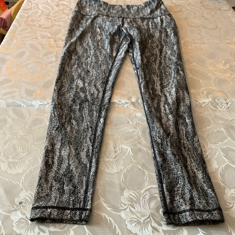 Kirkland Leggings Womens Medium Black White Excellent Space Dye Athletic